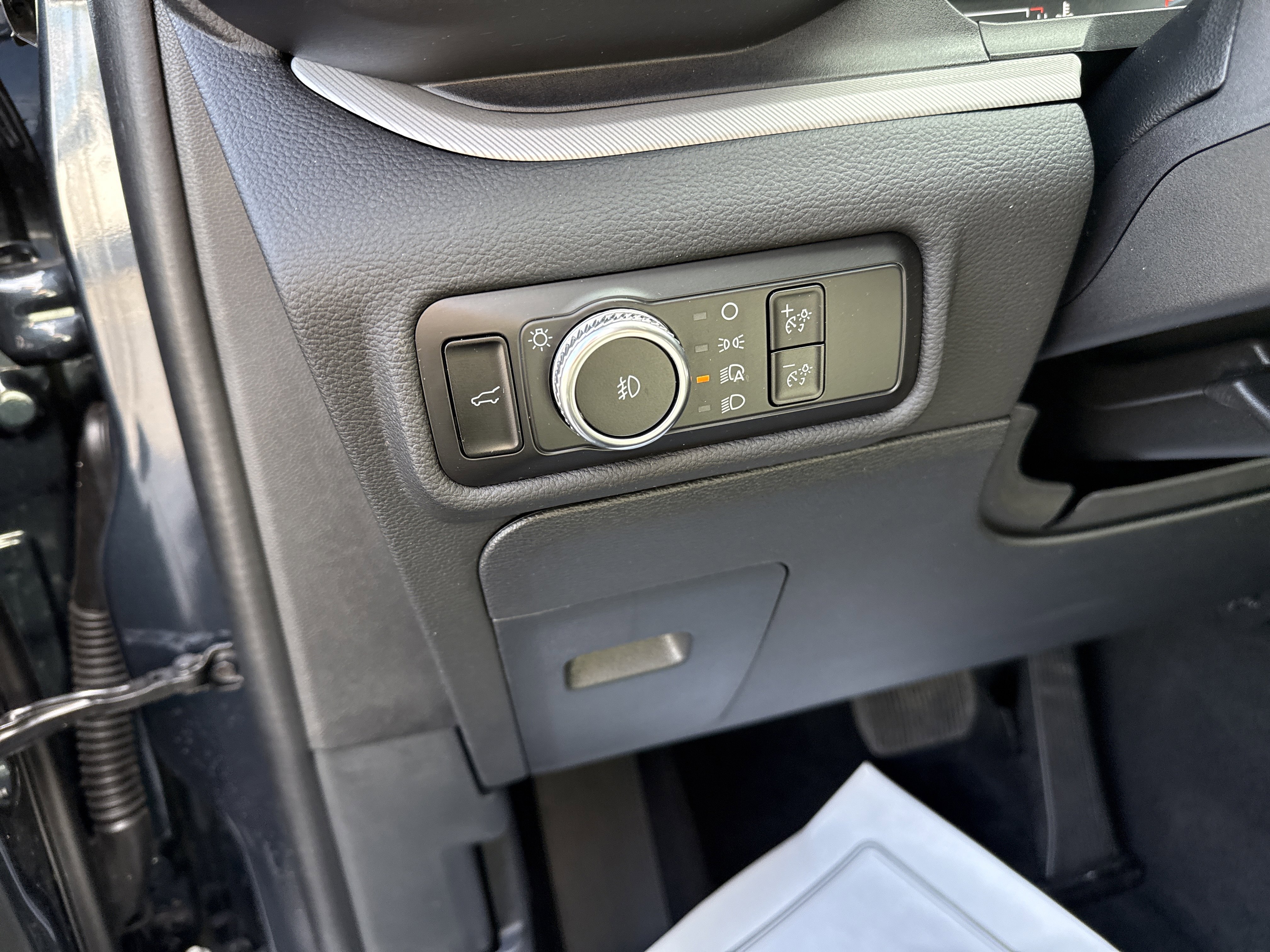 Certified 2023 Ford Explorer XLT w/ Equipment Group 202A AWD/4WD image 21