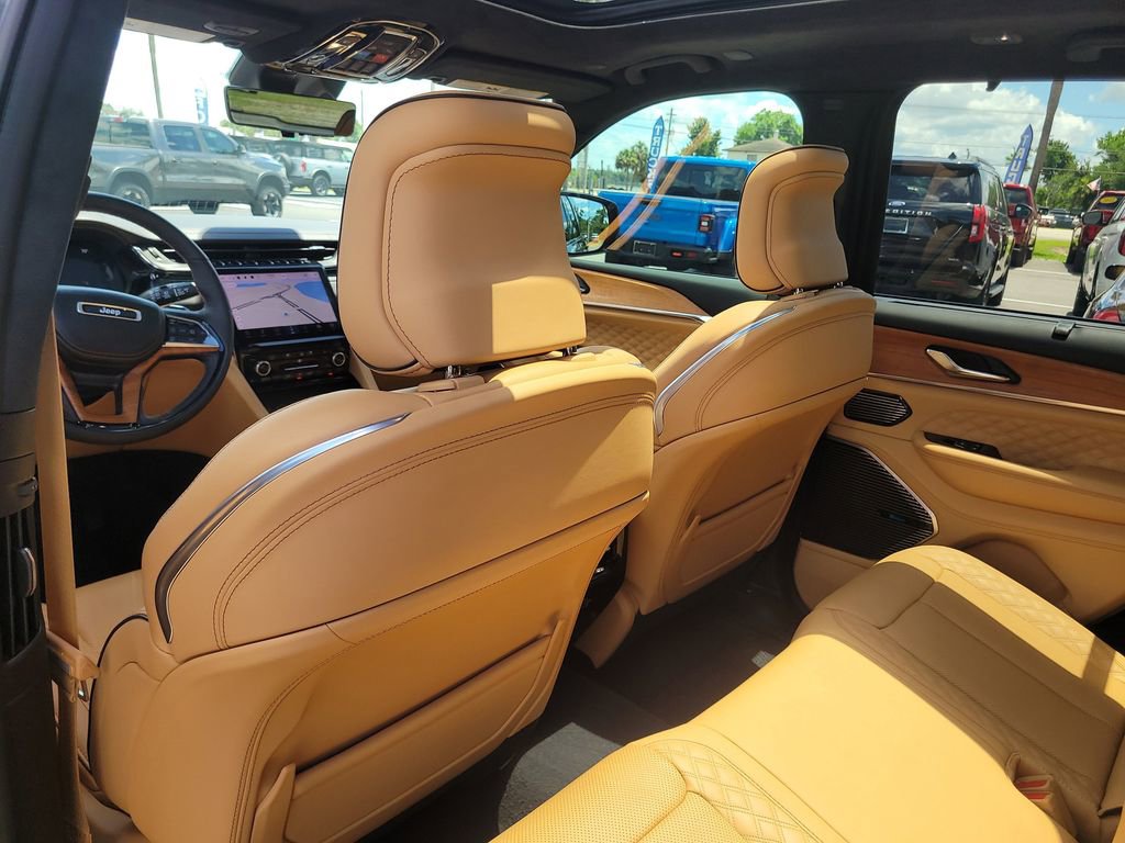 Used 2024 Jeep Grand Cherokee Summit AWD/4WD image 10