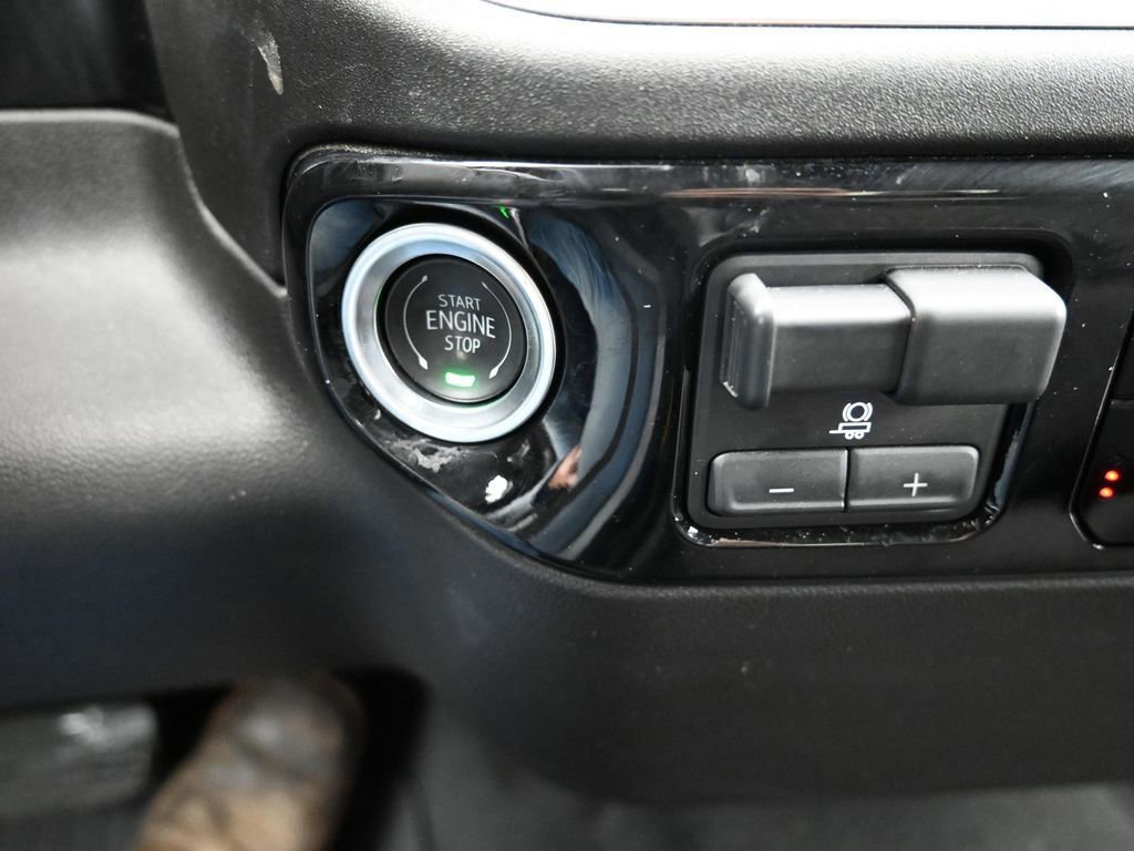 Used 2025 Chevrolet Silverado 2500 LT w/ Convenience Package image 31