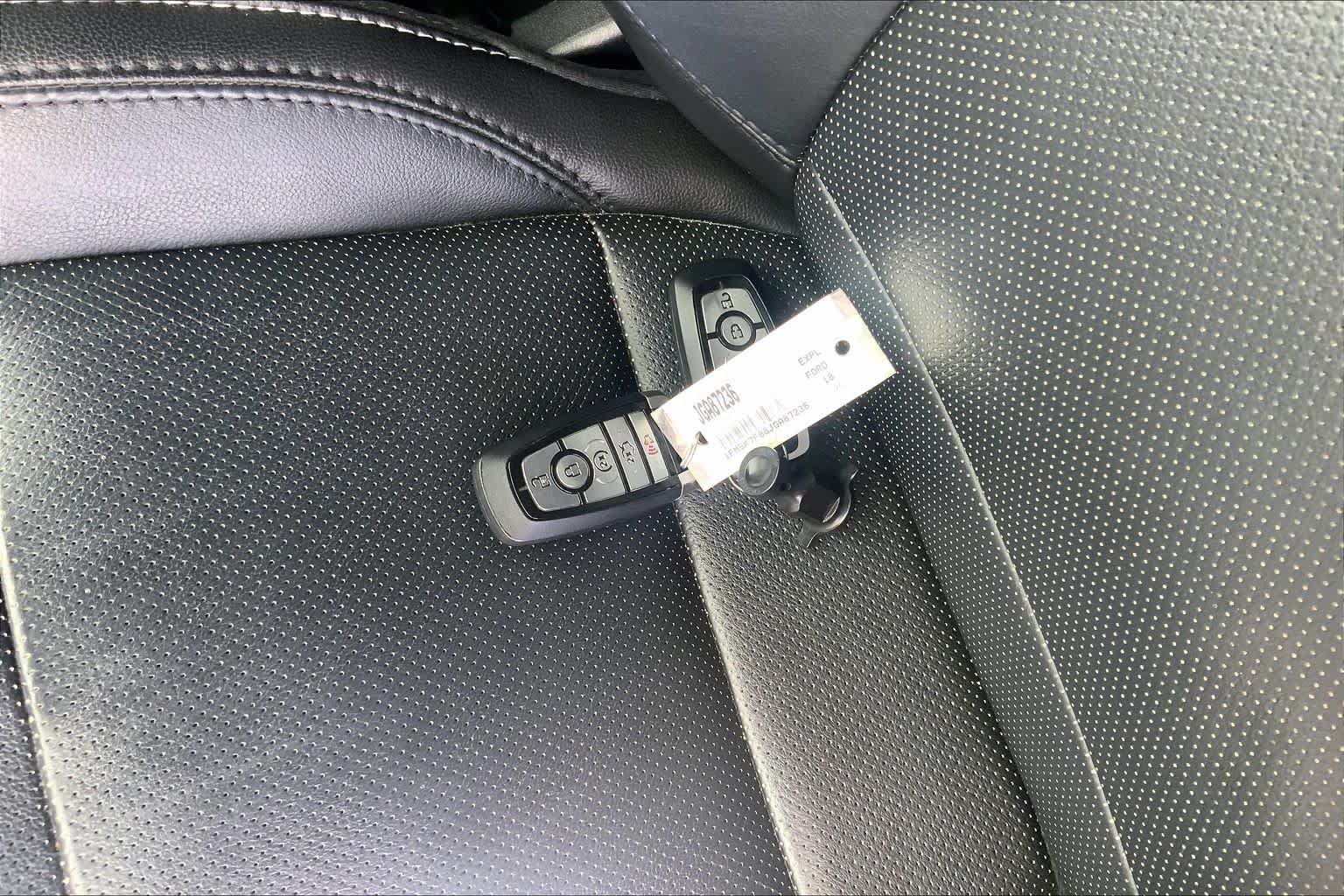 Certified 2018 Ford Explorer Limited w/ Equipment Group 301A FWD image 15