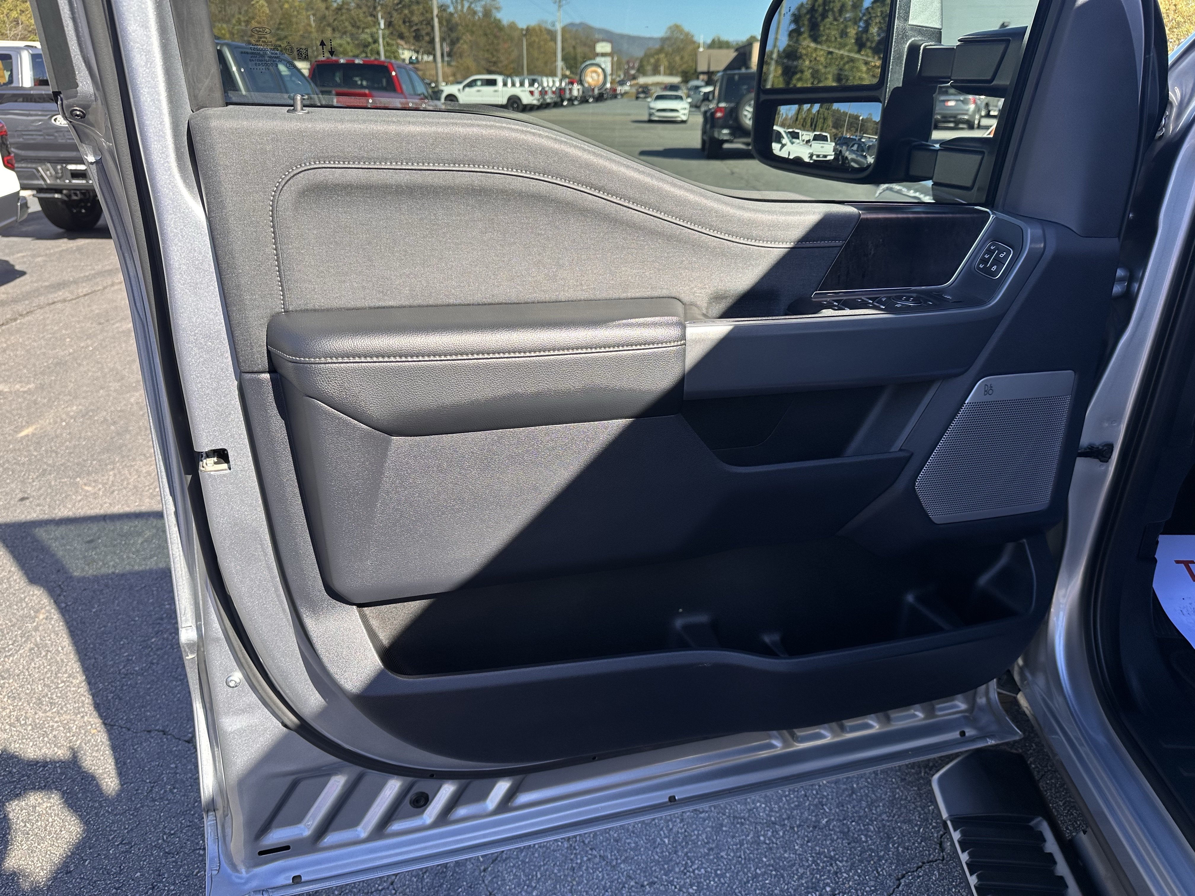 Certified 2023 Ford F250 Lariat w/ Lariat Ultimate Package AWD/4WD image 10