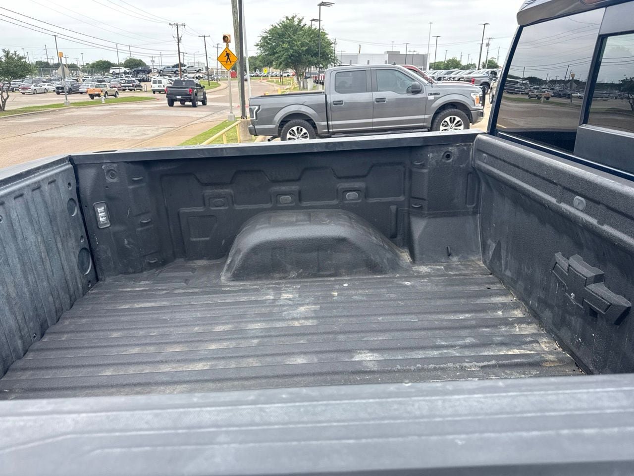 Used 2022 Chevrolet Silverado 1500 LT AWD/4WD image 5