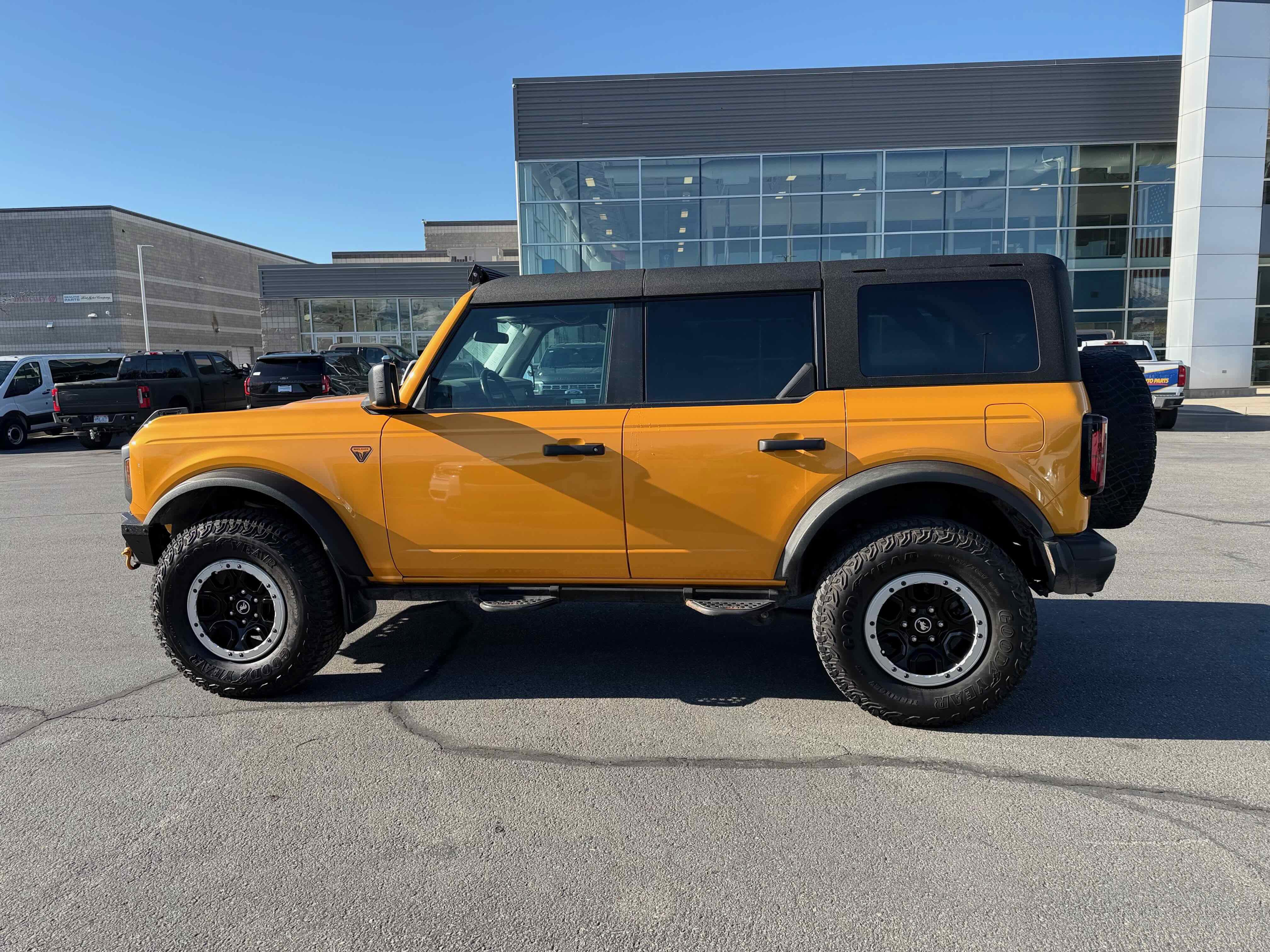 Certified 2022 Ford Bronco Badlands w/ Sasquatch Package image 3