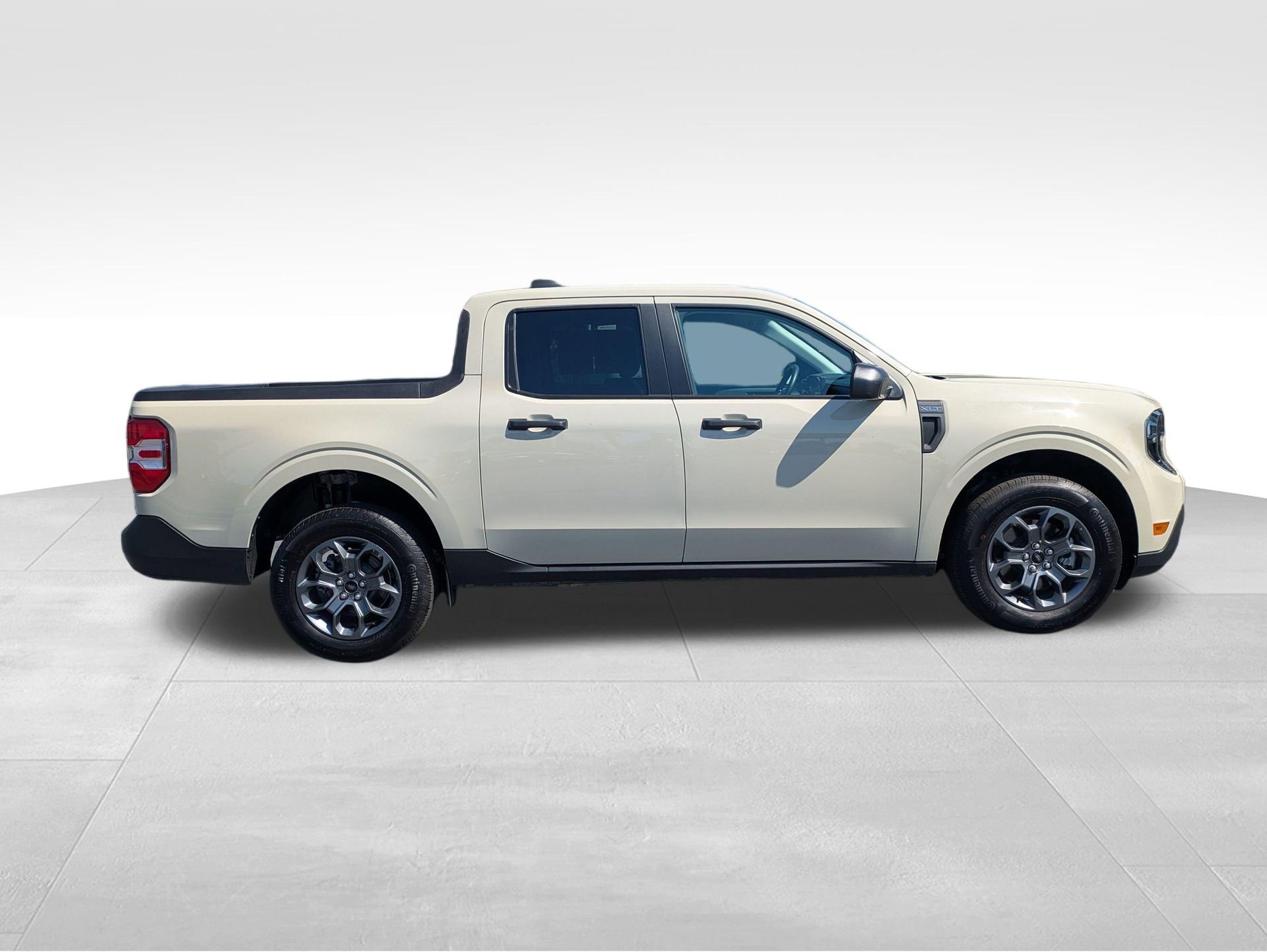 Certified 2025 Ford Maverick XLT w/ Equipment Group 302A AWD/4WD image 4
