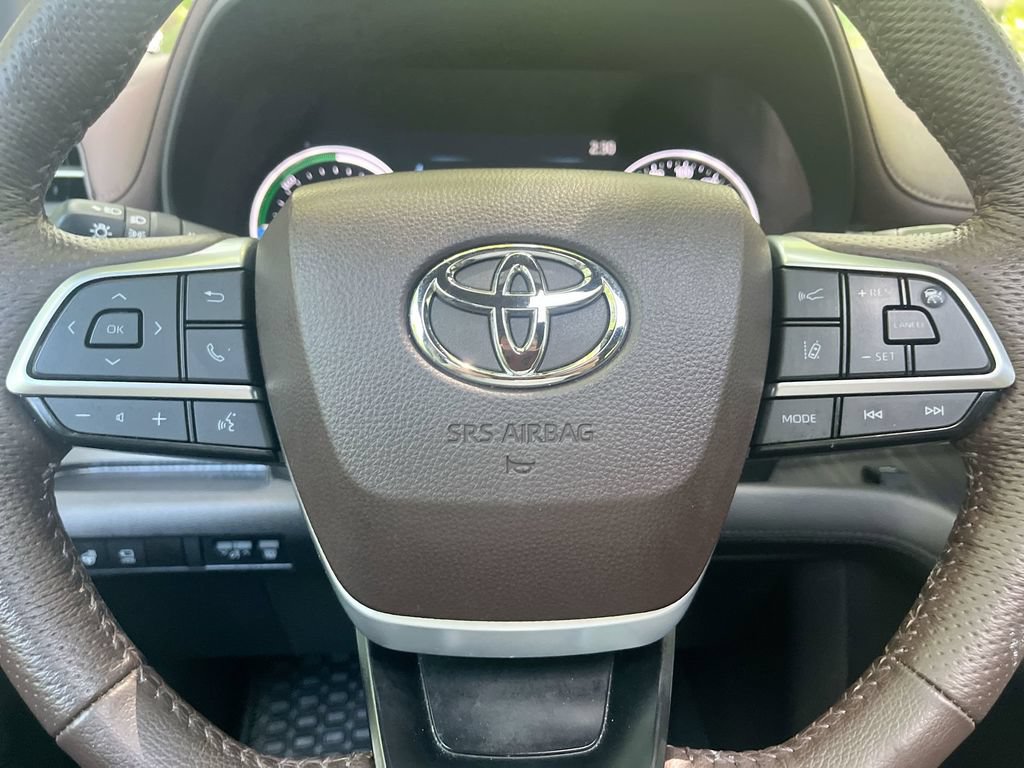 Used 2024 Toyota Sienna Platinum FWD image 14
