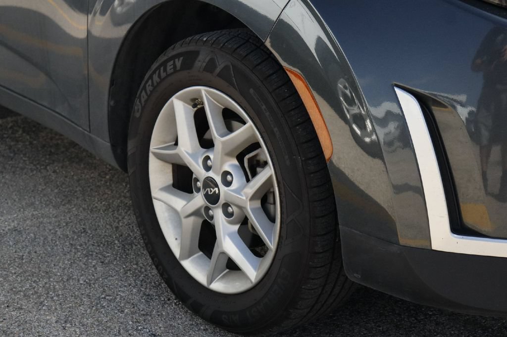 Used 2024 Kia Soul LX w/ Option Group 015 FWD image 4