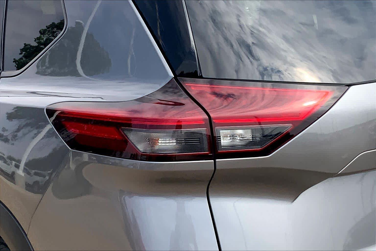 Used 2023 Nissan Rogue SL w/ SL Premium Package FWD image 29