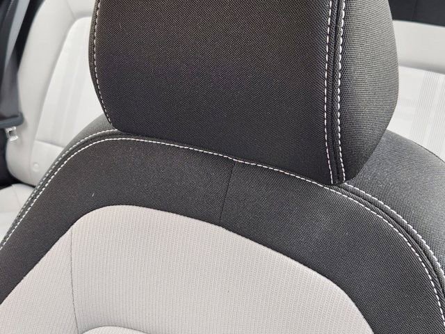 Used 2025 Hyundai Venue SEL FWD image 23