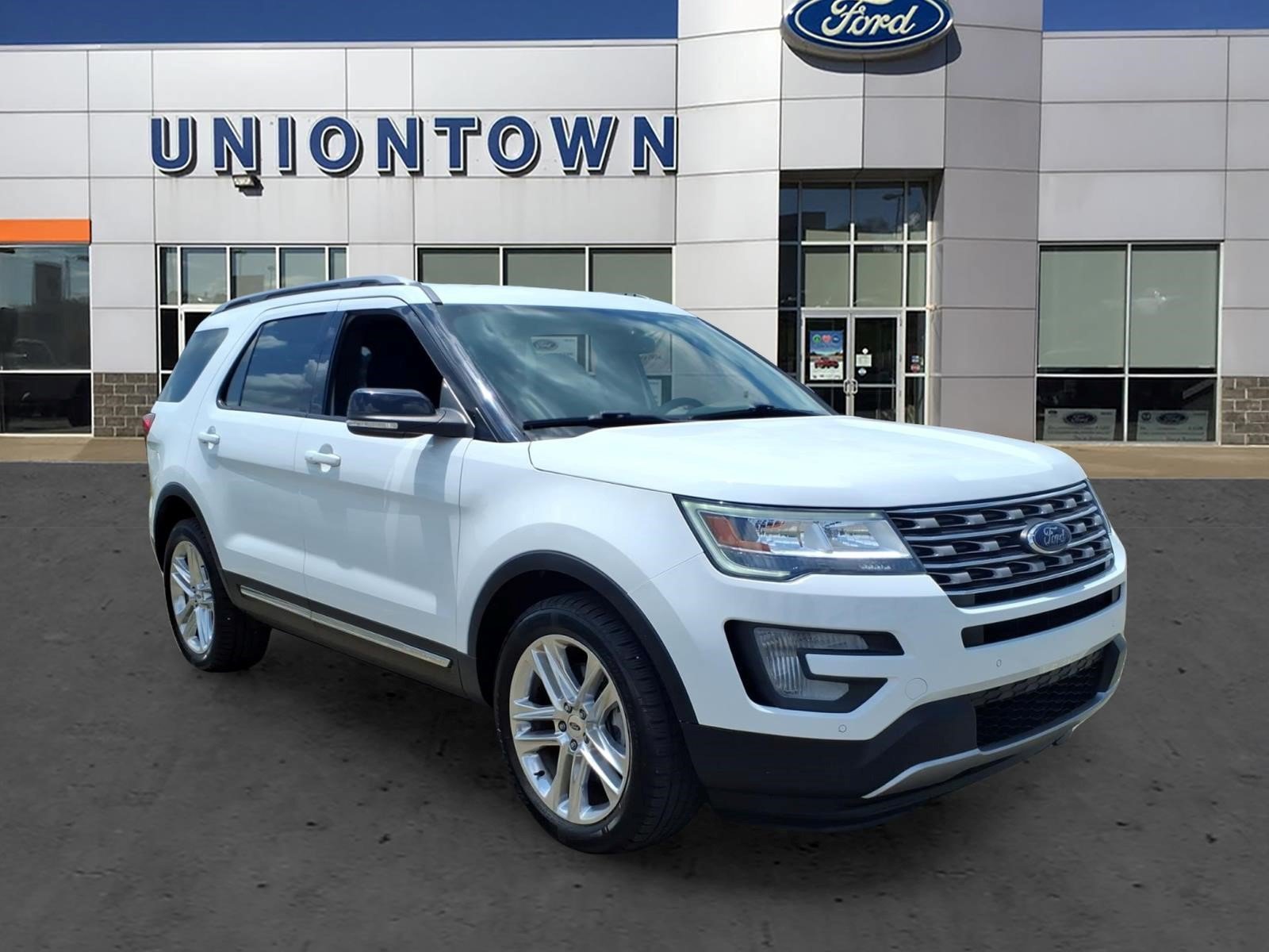 Certified 2017 Ford Explorer XLT w/ Equipment Group 201A AWD/4WD image 1