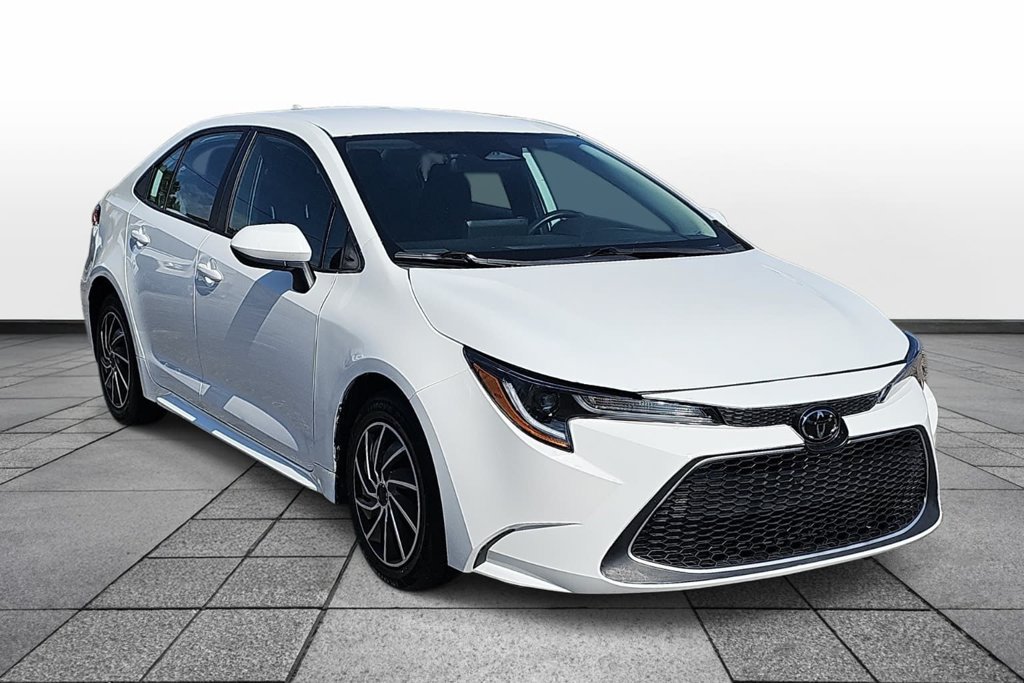 Used 2023 Toyota Corolla LE FWD image 3