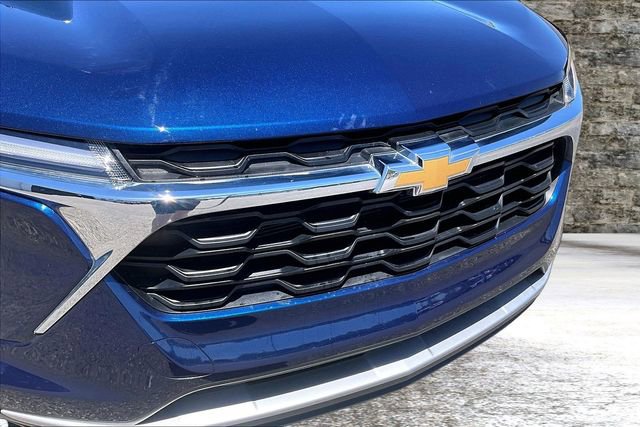 Used 2024 Chevrolet Trax LT w/ Driver Confidence Package FWD image 31