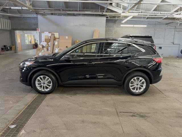 Certified 2022 Ford Escape SE image 2