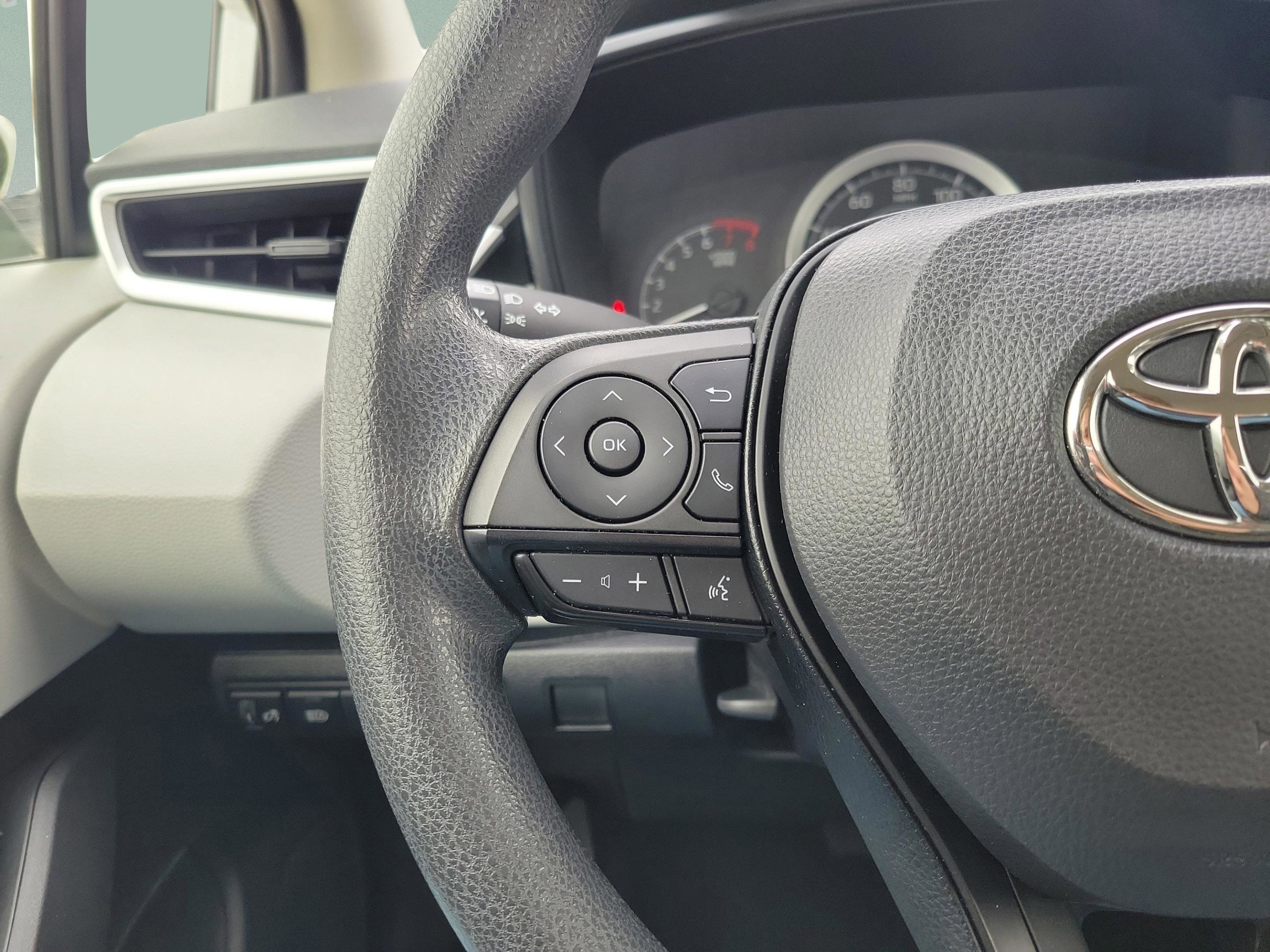 Used 2022 Toyota Corolla LE image 9