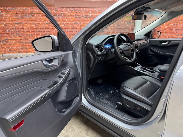 Certified 2022 Ford Escape Titanium w/ Class II Trailer Tow Package image 10