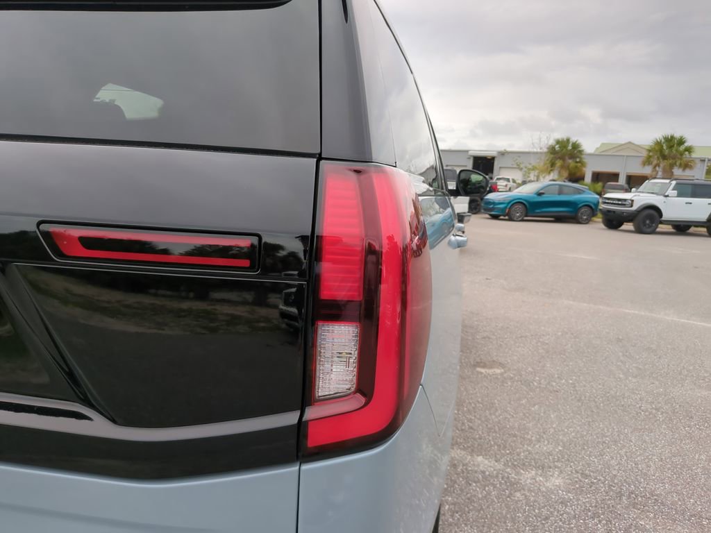 Certified 2025 Ford Expedition Platinum w/ Stealth Performance Package AWD/4WD image 11