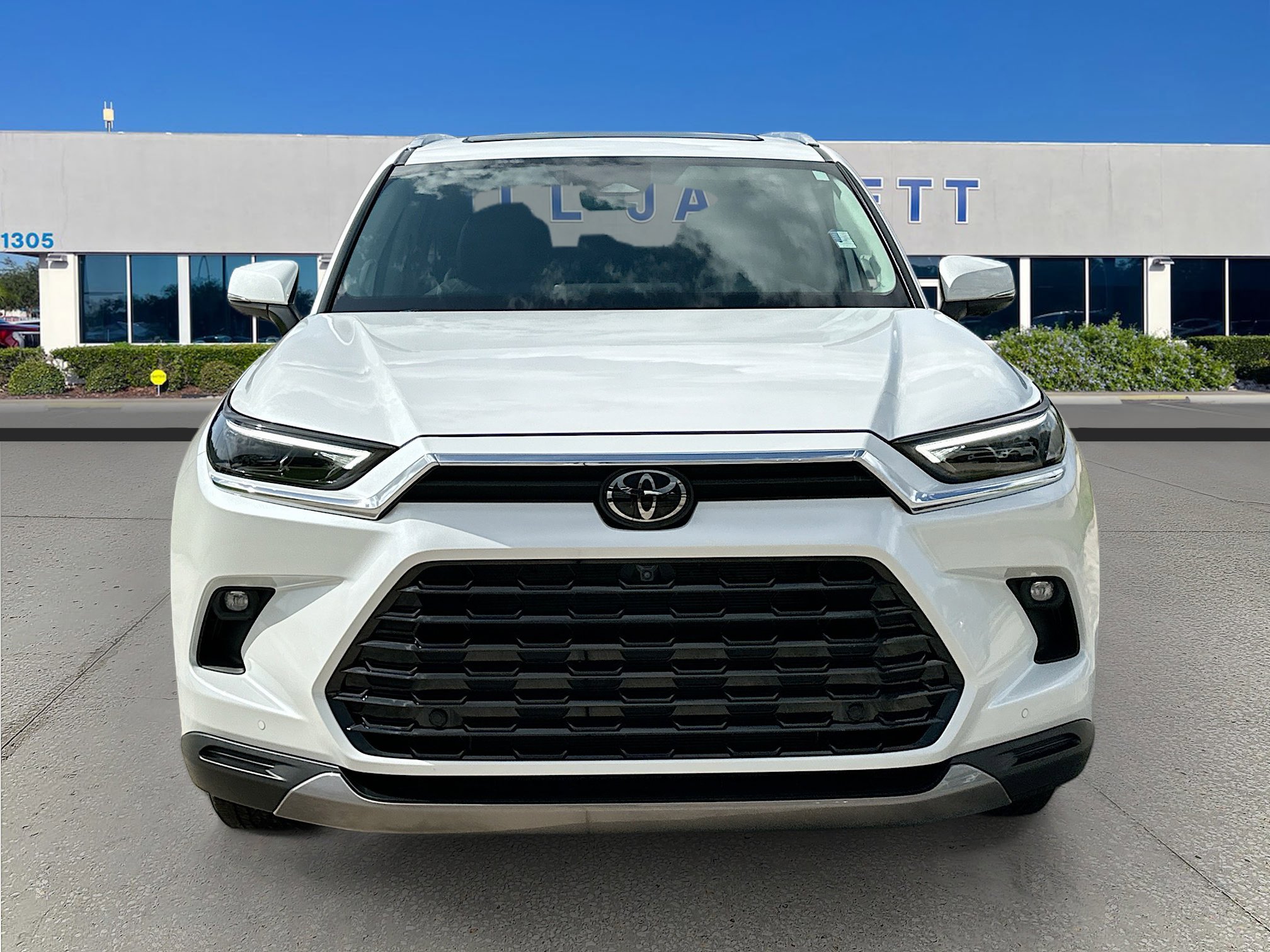 Used 2026 Toyota Grand Highlander FWD image 2