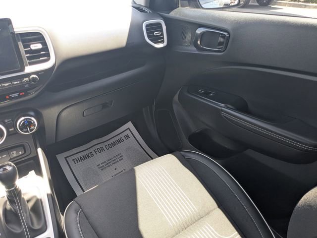 Used 2024 Hyundai Venue Limited FWD image 15