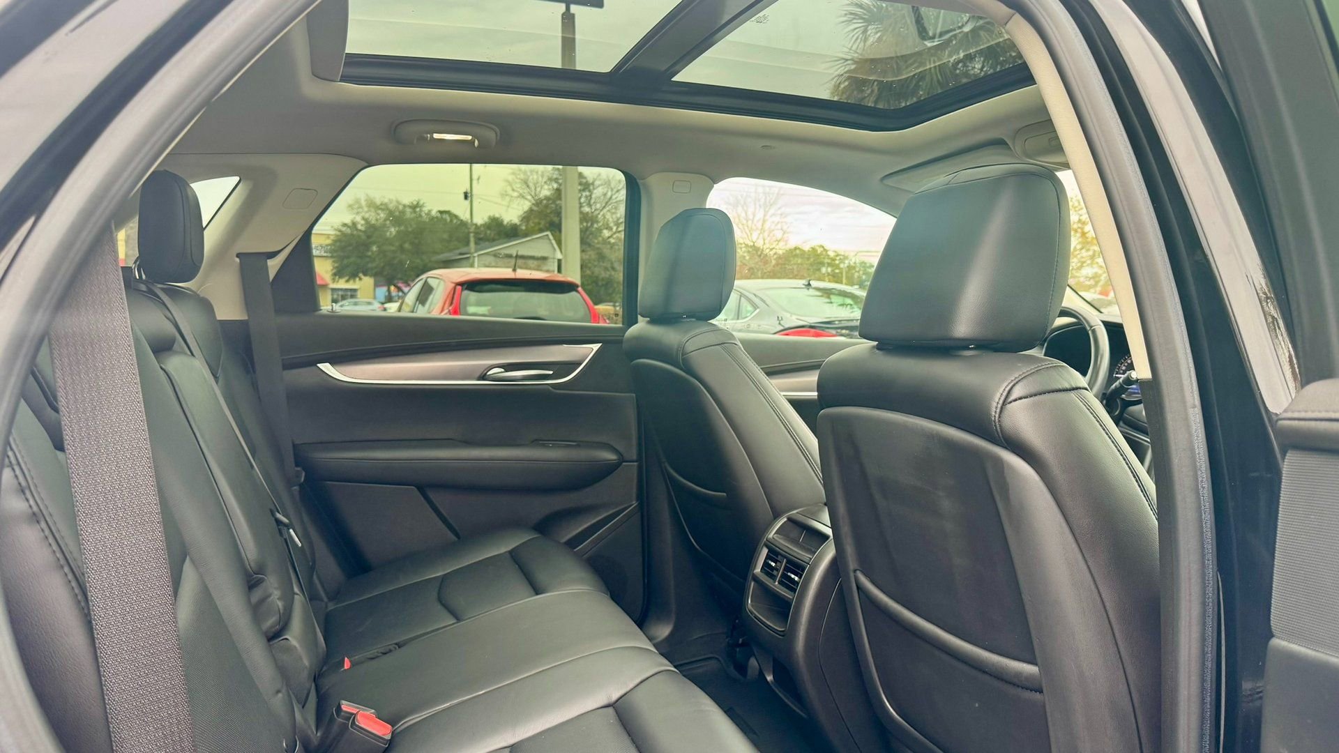 Used 2018 Cadillac XT5 Luxury w/ Driver Awareness Package image 10