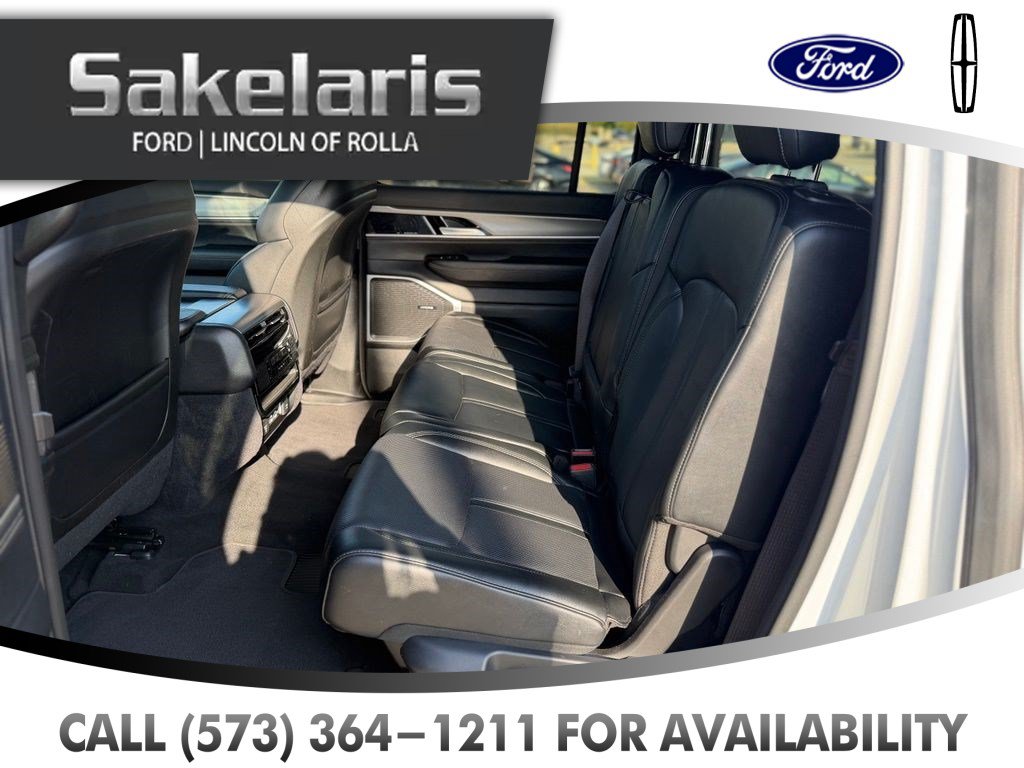 Used 2025 Jeep Wagoneer Series II w/ 8-Passenger Seating Package AWD/4WD image 33