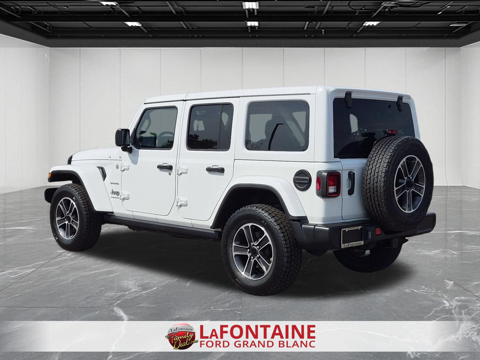 Used 2023 Jeep Wrangler Unlimited Sahara w/ Cold Weather Group AWD/4WD image 3