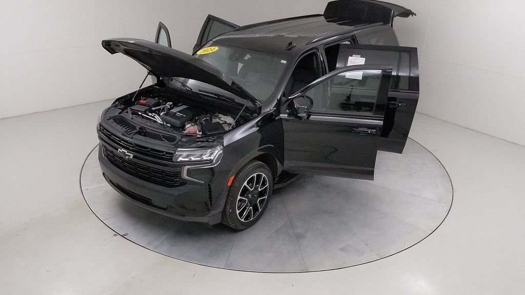 Used 2024 Chevrolet Suburban RST w/ Luxury Package AWD/4WD image 45