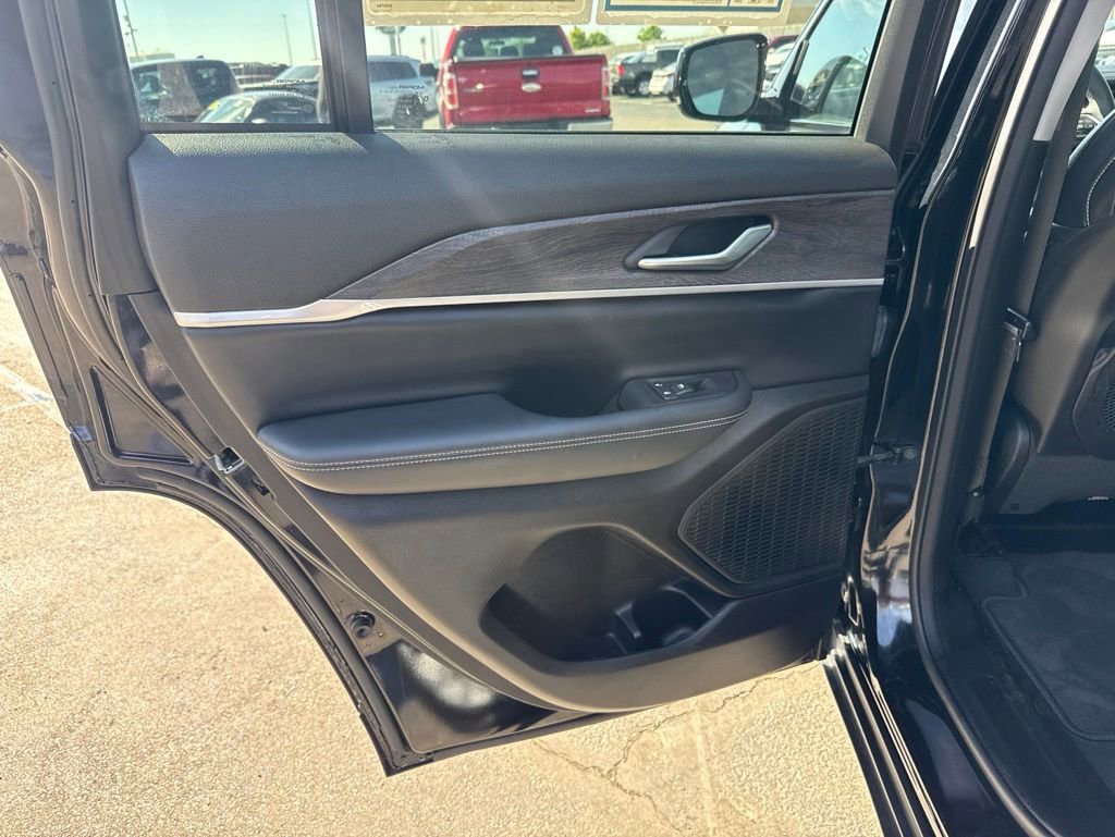 Used 2023 Jeep Grand Cherokee Limited AWD/4WD image 24