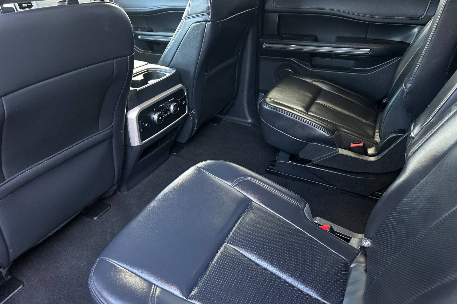Certified 2024 Ford Expedition XLT image 11
