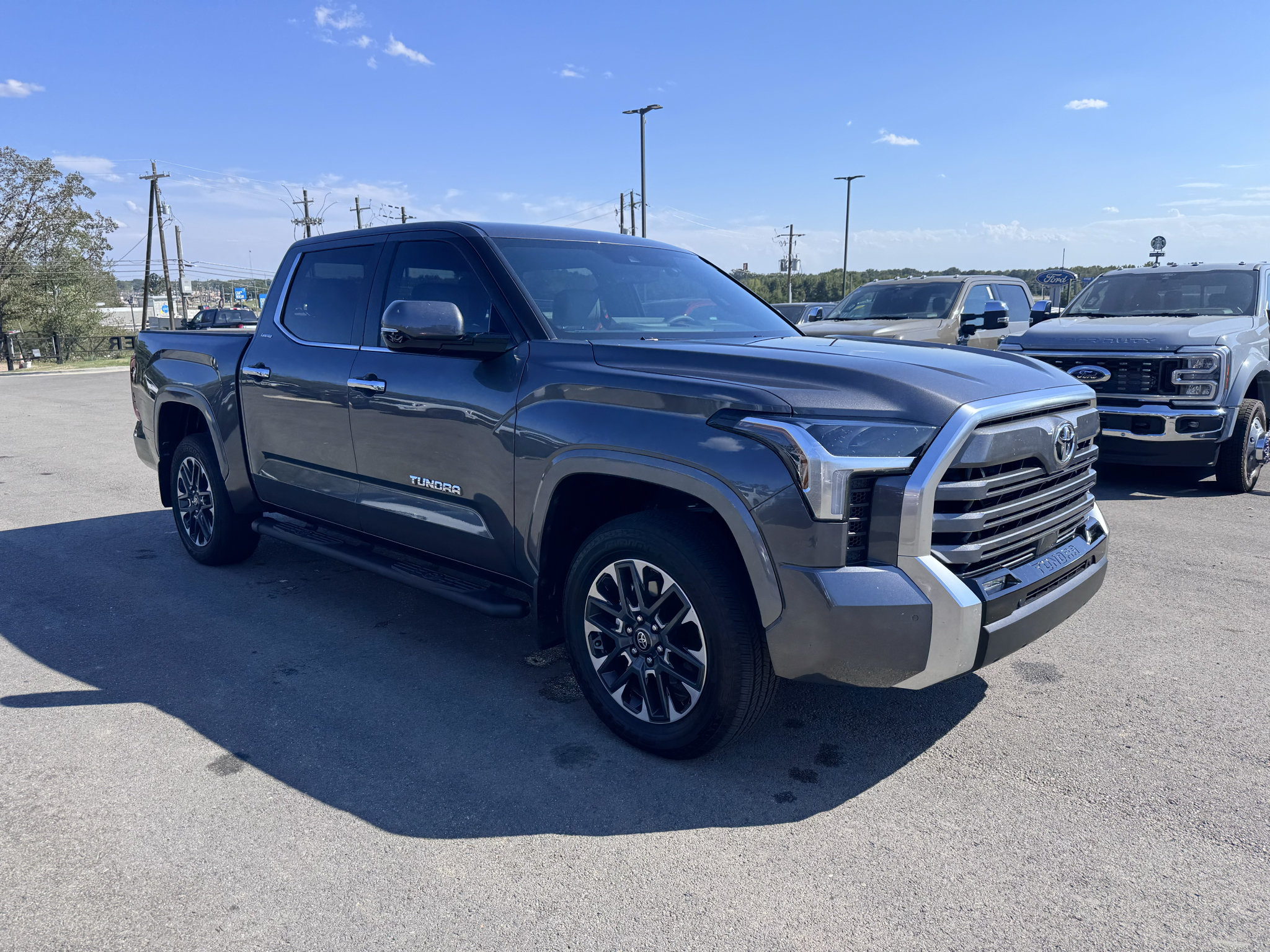 Used 2025 Toyota Tundra Limited AWD/4WD image 4
