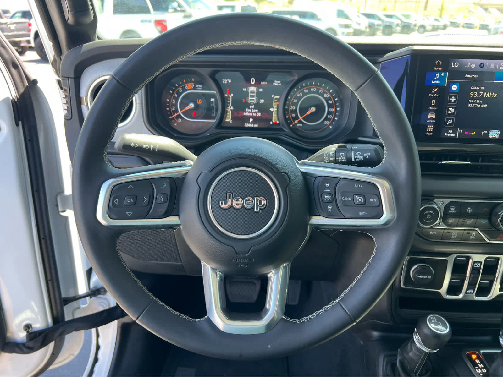 Used 2025 Jeep Wrangler Unlimited Sahara AWD/4WD image 34