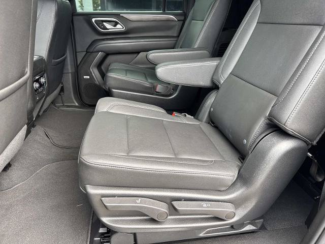 Used 2022 Chevrolet Suburban Z71 w/ Luxury Package AWD/4WD image 17