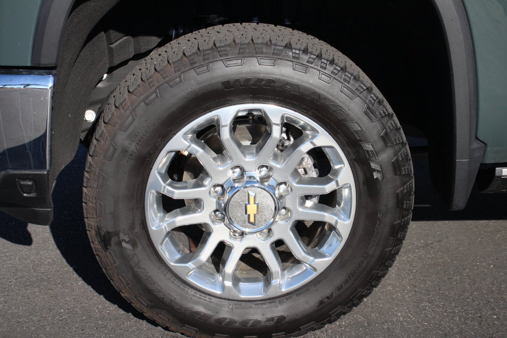 Used 2025 Chevrolet Silverado 2500 LTZ w/ LTZ Premium Package AWD/4WD image 14