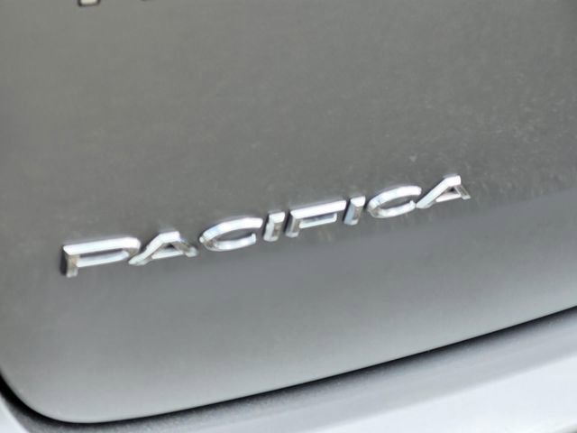 Used 2019 Chrysler Pacifica Touring-L Plus w/ Tire & Wheel Group image 9