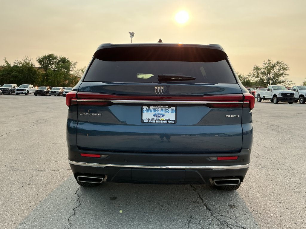 Used 2025 Buick Enclave Preferred FWD image 4