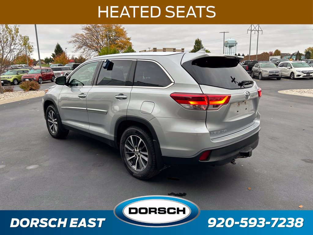Used 2019 Toyota Highlander XLE AWD/4WD image 3
