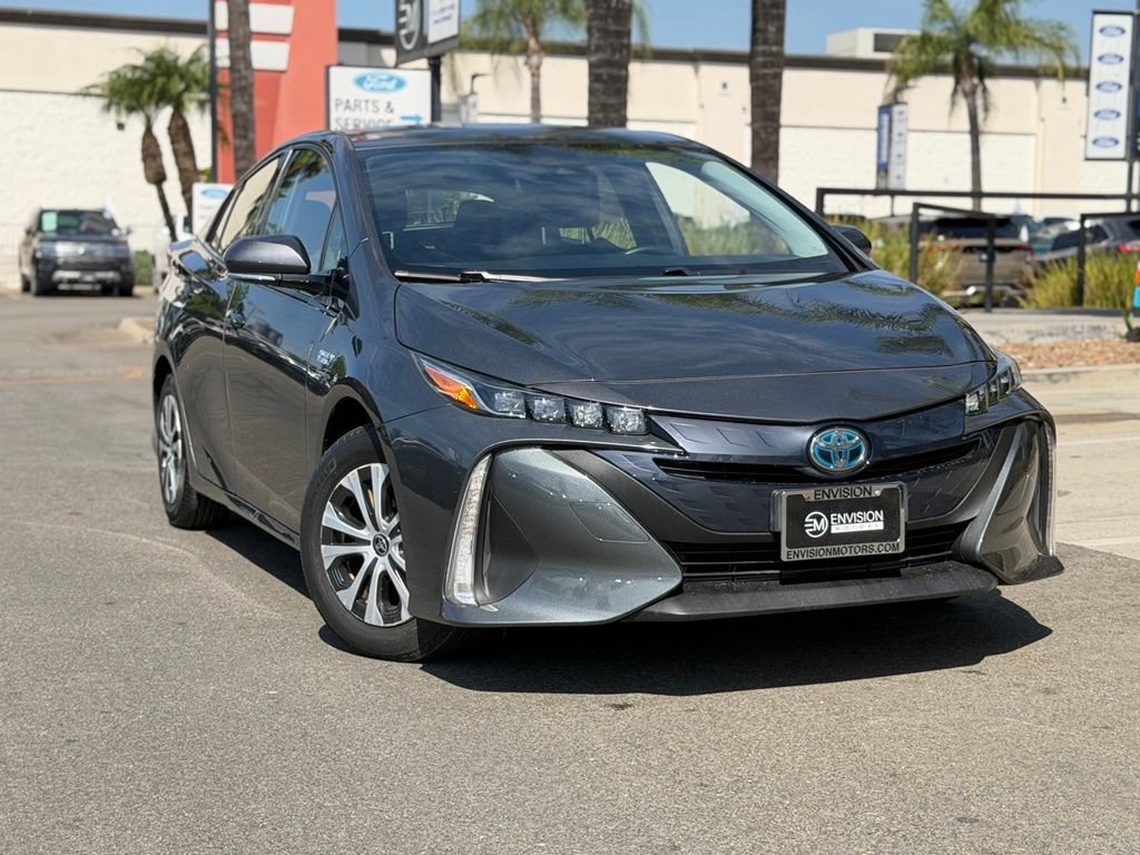 Used 2020 Toyota Prius Prime LE FWD image 3