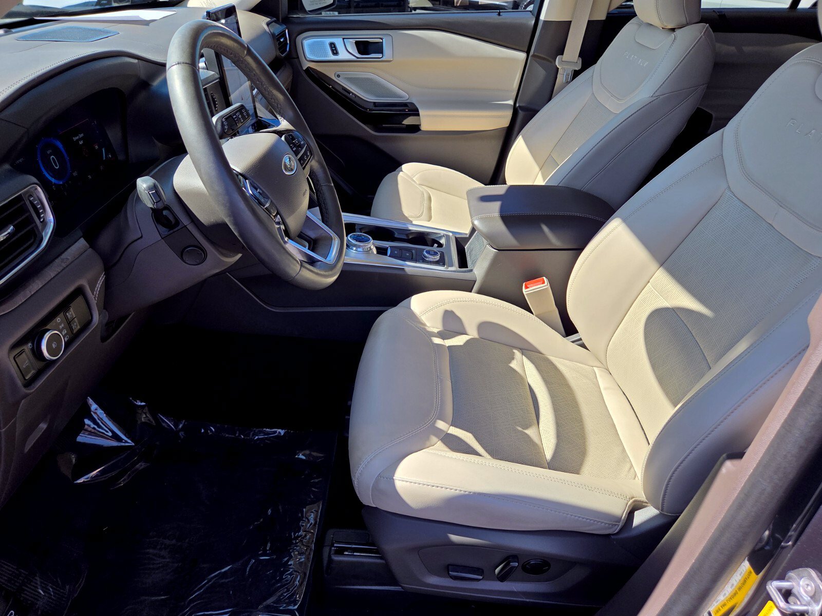 Certified 2023 Ford Explorer Platinum w/ Technology Package AWD/4WD image 10