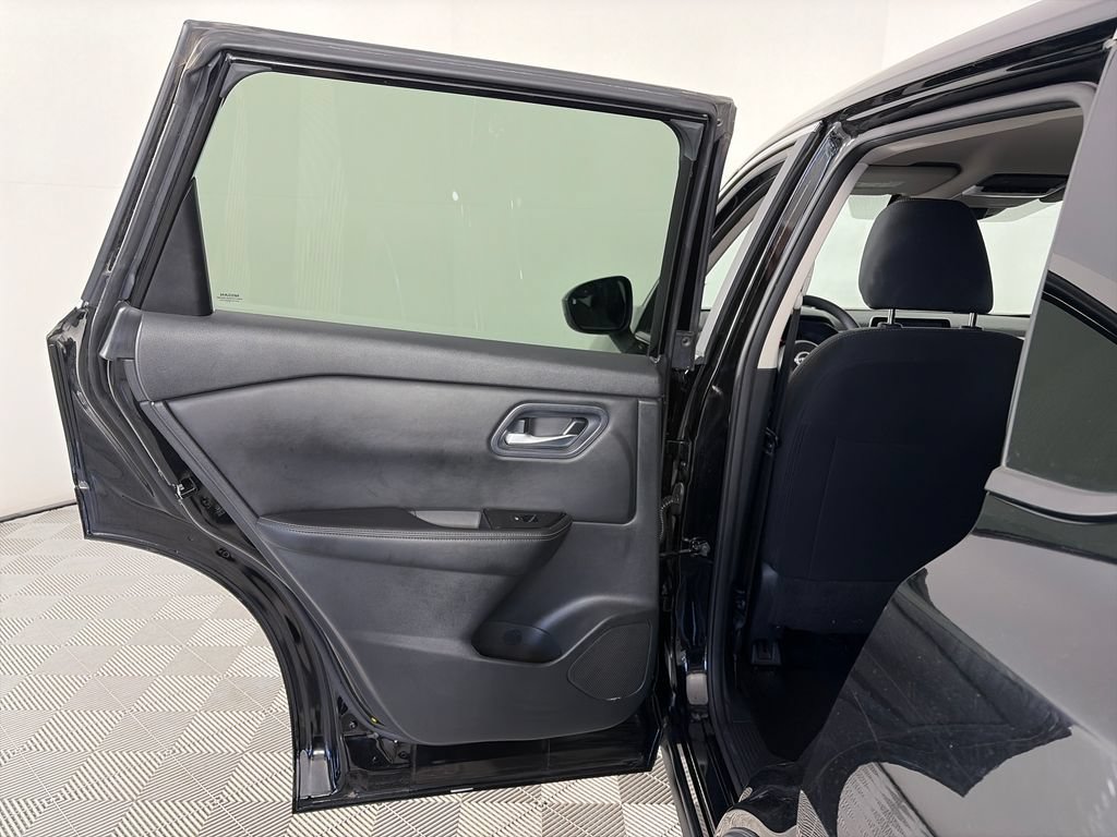Used 2024 Nissan Rogue SV AWD/4WD image 12