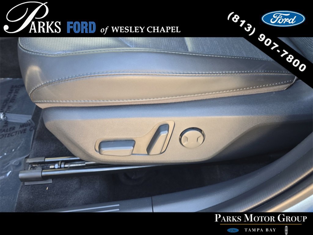 Used 2023 Kia Niro SX Touring image 18