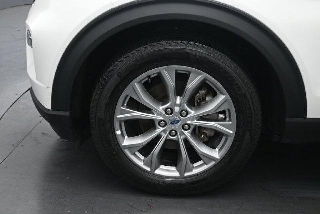 Certified 2024 Ford Explorer XLT w/ Equipment Group 202A AWD/4WD image 35