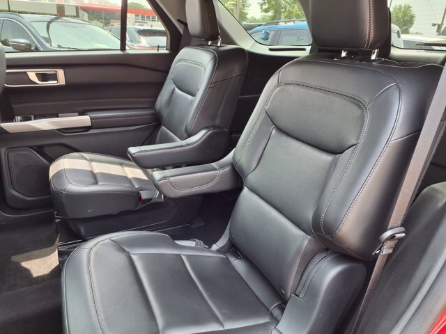 Certified 2024 Ford Explorer XLT w/ Equipment Group 202A AWD/4WD image 7