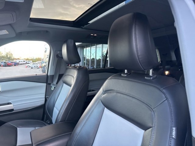Certified 2022 Ford Explorer XLT w/ Equipment Group 202A image 15