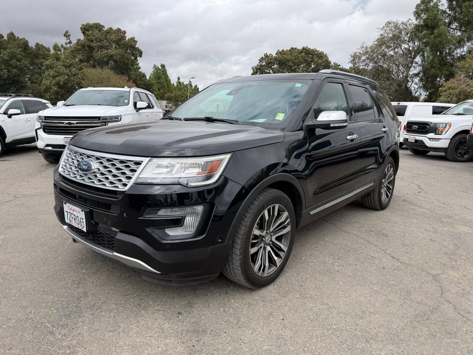 Certified 2017 Ford Explorer Platinum AWD/4WD image 1
