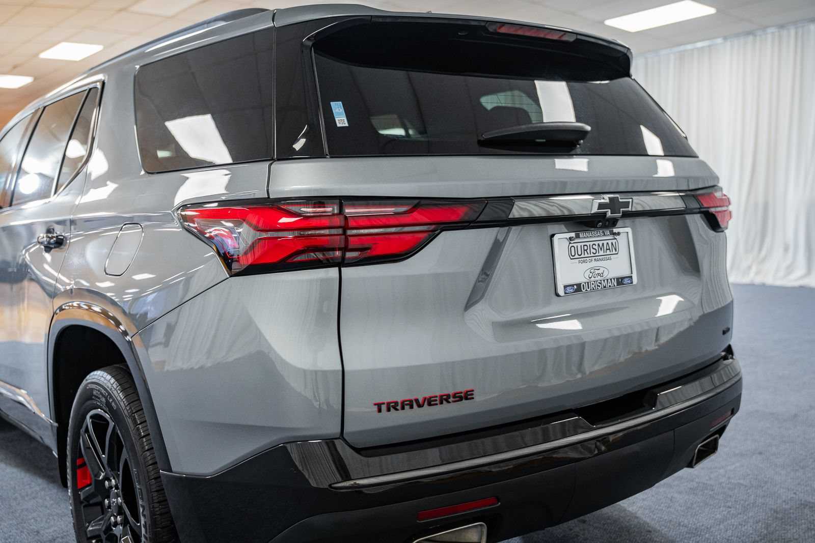 Used 2023 Chevrolet Traverse Premier w/ Redline Edition AWD/4WD image 6