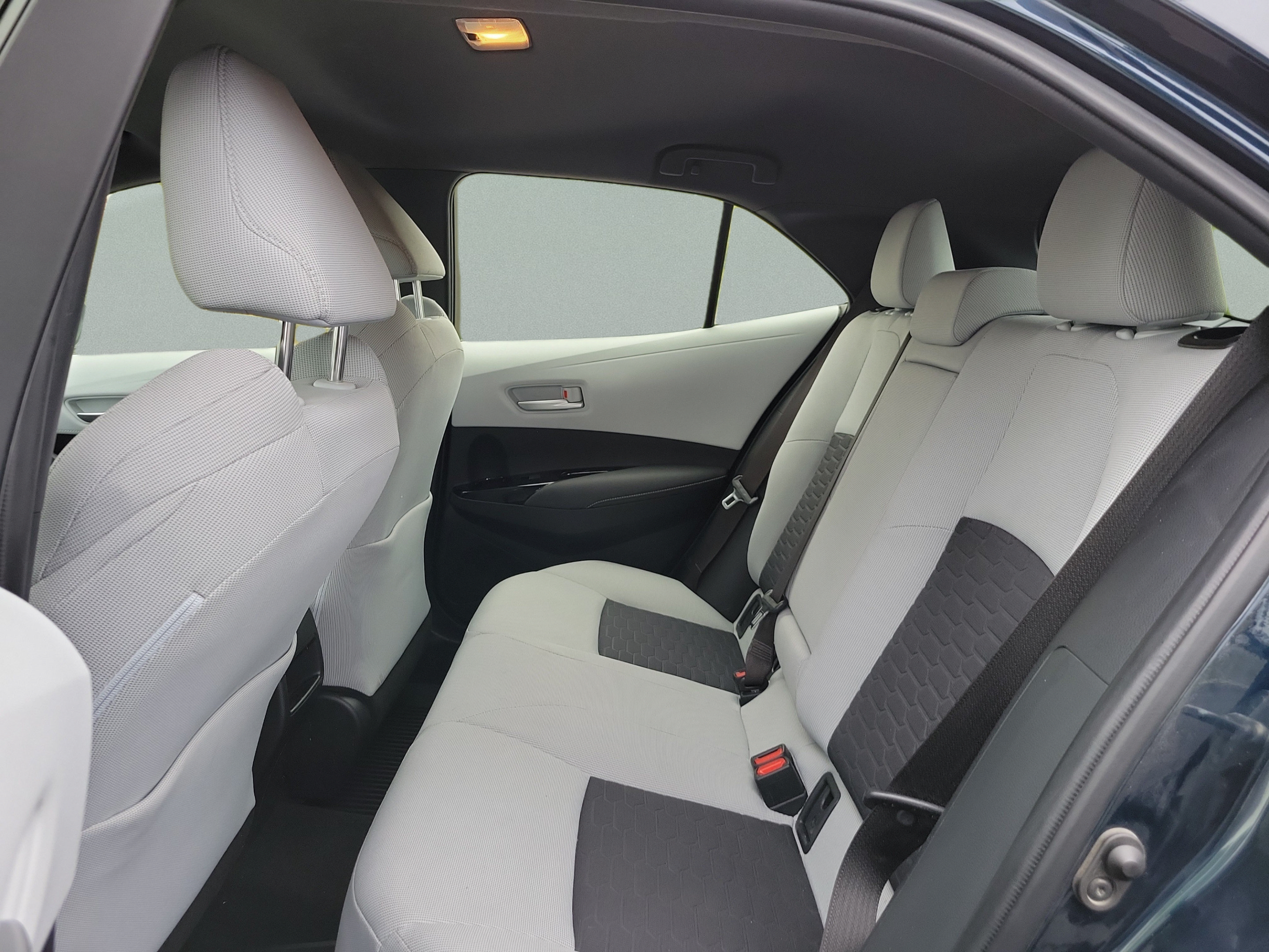 Used 2022 Toyota Corolla SE w/ SE Preferred Package FWD image 8
