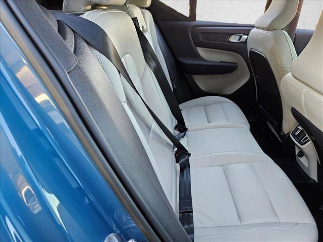 Used 2023 Volvo XC40 B5 Plus image 20