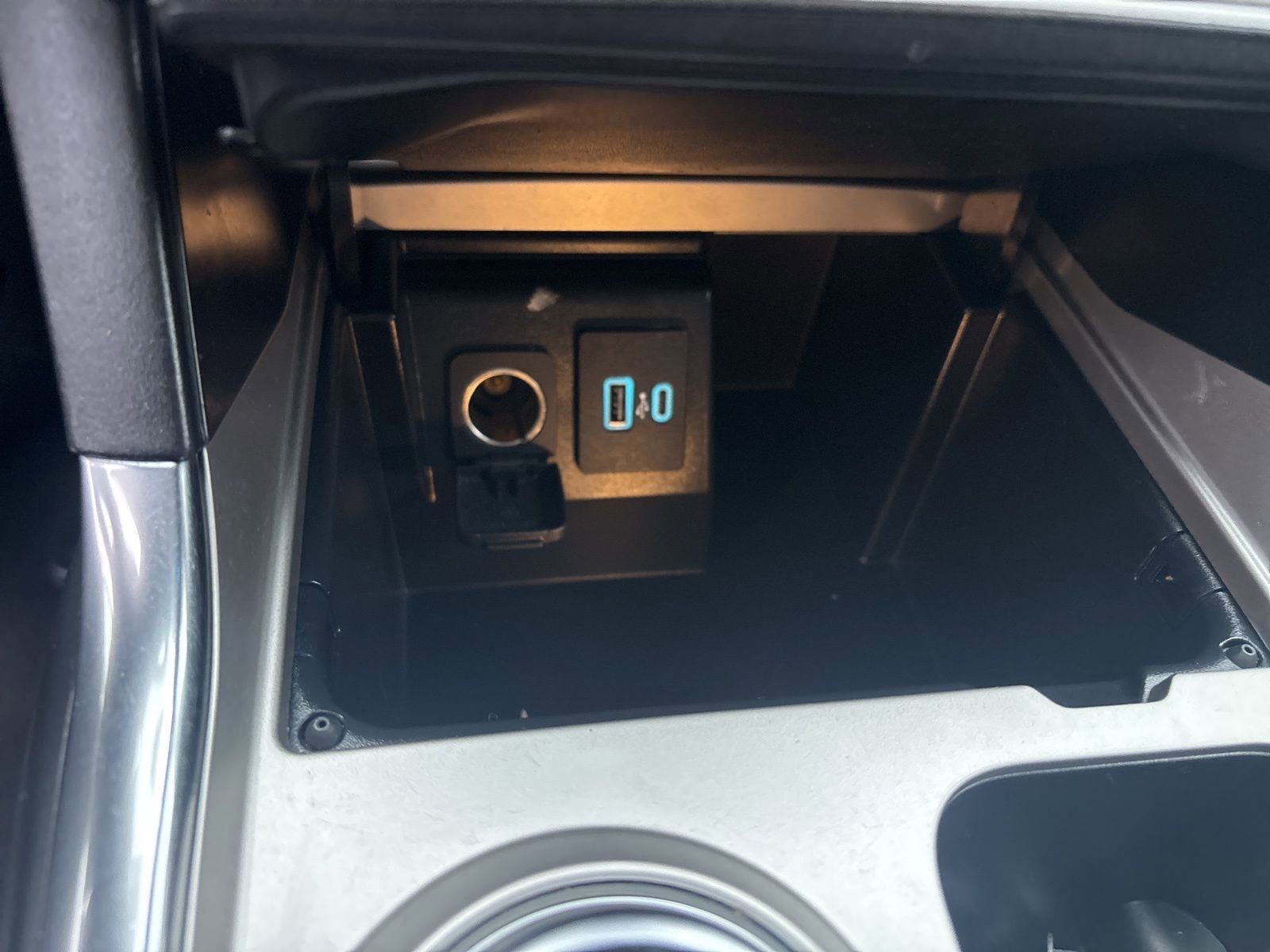 Certified 2021 Ford Explorer XLT w/ Equipment Group 202A image 27