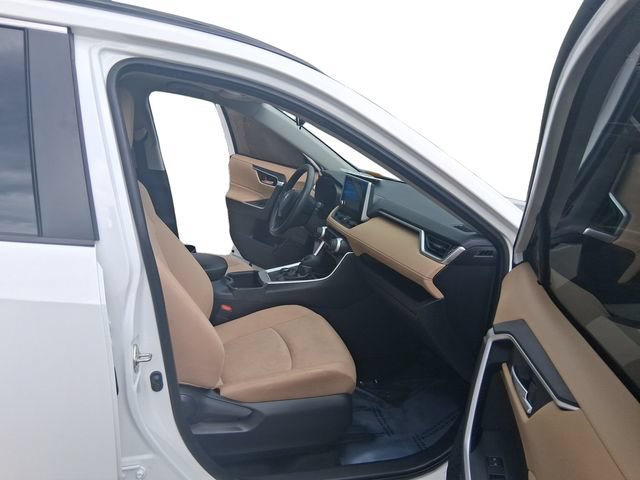 Used 2025 Toyota RAV4 XLE w/ Convenience Package AWD/4WD image 17