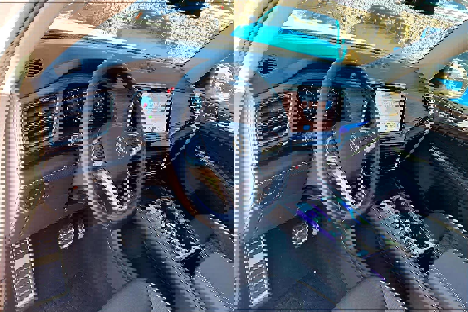 Used 2025 Volkswagen Atlas SEL Premium R-Line image 17