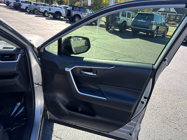 Used 2019 Toyota RAV4 XLE Premium FWD image 15