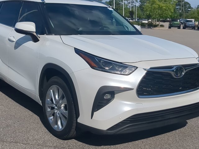 Used 2023 Toyota Highlander Limited FWD image 10